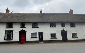 Thatched Cottage, Beautiful Village Near The Sea